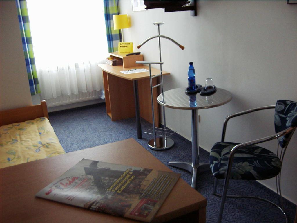Gaestehaus Rehbein Calbe Esterno foto