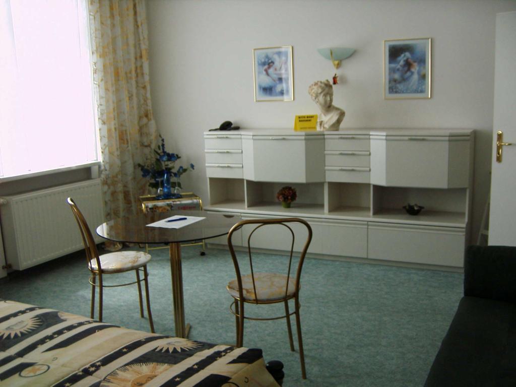 Gaestehaus Rehbein Calbe Esterno foto